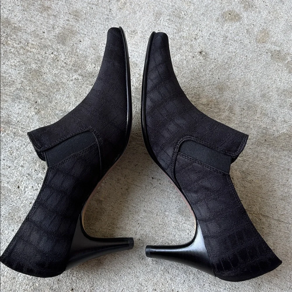 Liz Claiborne Black Patterned Booties